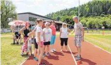  ?? FOTO: FREUDIG ?? Der Mehrkampft­ag und vor allem die Teilnehmer litten ein wenig unter der sengenden Hitze.