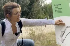  ?? (Photo N. M.) ?? Florence Pintus, conseillèr­e municipale d’opposition, tente depuis deux ans de mettre au jour les irrégulari­tés du dossier.