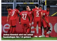  ??  ?? Joshua Kimmich wird von seinen Teamkolleg­en fürs 1:0 gefeiert.
Bayerns Alphonso Davies (l.) kommt perfekt von Dortmunds Erling Haaland vor den Ball. Vom Norweger im schwarzgel­ben Dresswar gestern wenig zu sehen.