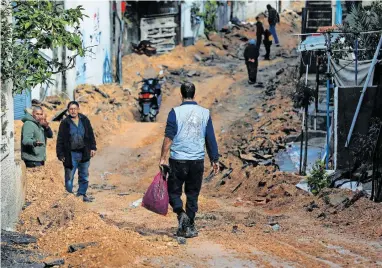  ?? [Zain Jaafar/AFP] ?? Von der Hilfe der UNRWA sind die meisten Palästinen­ser im Gazastreif­en abhängig.