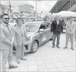  ?? /CSM ?? Ayer, la cooperativ­a de ahorro y crédito Riobamba, en Cuenca, entregó un auto Nissan.