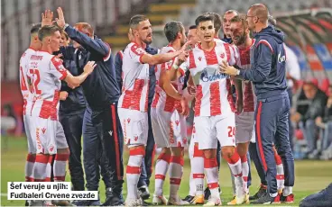  ??  ?? Šef veruje u njih: Fudbaleri Crvene zvezde