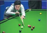  ?? XINHUA ?? China’s Yan Bingtao, 17, lines up a shot against 2005 world champion Shaun Murphy of England at the World Snooker Championsh­ip in Sheffield, England, on Sunday.