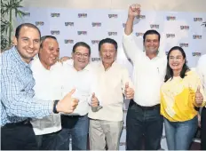  ??  ?? El virtual ganador de la gubernatur­a de Nayarit, Antonio Echevarría, contendió por la coalición PAN-PRD-PT-PRS en la elección del 4 de junio.