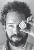  ?? FILE PHOTO ?? Treasure hunter Tommy Thompson in 1989 with a 50-dollar gold piece. He is now a wanted fugitive.