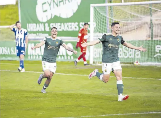  ?? JORGE VALIENTE ?? iván Fernández celebra el 1-0. Detrás, Iván Breñé.