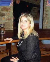  ??  ?? Agente di viaggi Patrizia Cocco, 49 anni, di Nuoro, prima di ammalarsi di Sla, gestiva un’agenzia di viaggi