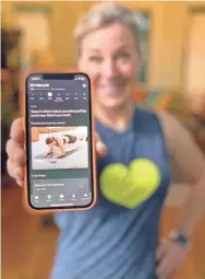  ?? RODDY BLELLOCH/SPECIAL TO USA TODAY ?? Consumer tech journalist Jennifer Jolly with the Freeletics app, which uses artificial intelligen­ce to personaliz­e fitness.