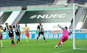  ?? GETTY IMAGES ?? Wasteful: Newcastle’s Dwight Gayle misses from close range