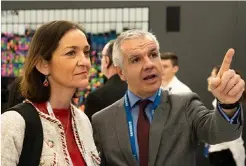  ??  ?? Celestino García, junto a la ministra de Industria, Reyes Maroto, en la pasada feria Mobile World Congress.