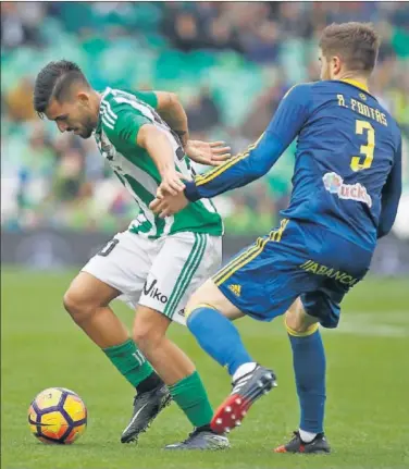  ??  ?? GRAN PARTIDO. Dani Ceballos, con Fontás en la imagen, brilló más que nadie ante el Celta.