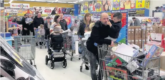  ??  ?? Bargain hunters in Toys R Us in Cardiff Bay