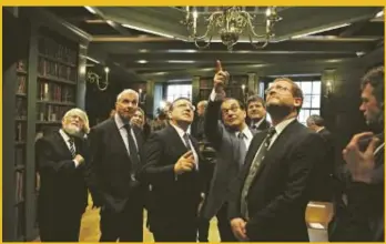  ??  ?? European Commission President Jose Manuel Barroso said that European Jews “exemplify cultural integratio­n” during a visit to Amsterdam’s Portuguese Synagogue this week. He added that Jews were “at the front line of the fight against extremism”