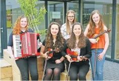  ??  ?? Sgoil Chiuil Loch Abar took first place in the fiddle group competitio­n.