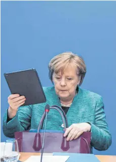  ?? FOTO: DPA ?? Bundeskanz­lerin Angela Merkel (CDU) hat am Sonntag eine deutlich verjüngte Riege künftiger CDU-Minister vorgestell­t.