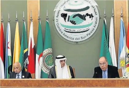  ?? EFE ?? Cumbre. El canciller brasieño, Luiz Figueiredo, y su par de Arabia Saudita, Adel al Yobeir, en la reunión.