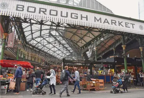 ?? Lori Rackl/contributo­r ?? Borough Market, London’s oldest “fruit and veg” market, boasts 100-plus vendors selling a whole lot more than apples and carrots.