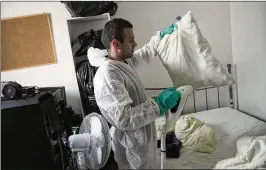  ?? CHRISTOPHE ENA/AP ?? Pest control technician Lucas Pradalier sprays steam on a pillow in a Paris apartment Oct. 4. The French government has been forced to step in to calm a nation increasing­ly anxious about bedbugs.