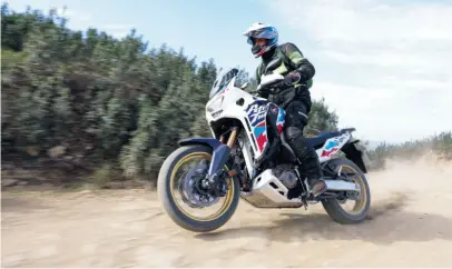  ?? ?? La nuova Africa Twin apprezza sempre i tratti sterrati