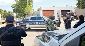  ?? ?? Tras el plagio de 66 personas en diversos puntos de Culiacán y Mazatlán, el Ejército ▮ y la Polícia de Sinaloa realizaron diversos operativos para dar con su paradero.