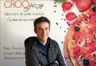  ?? (Photo K.W.) ?? Le dirigeant de Croq Pizza ne chôme pas. La saison d’hiver (décembre-mars) n’est pas finie qu’il prépare déjà l’été.