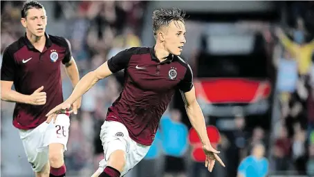  ?? V Bukurešti si Sparta přivezla ošemetnou remízu 1:1. Jedinou její branku v domácím utkání na Letné vstřelil Josef Šural. FOTO ČTK ?? Do dnešní odvety