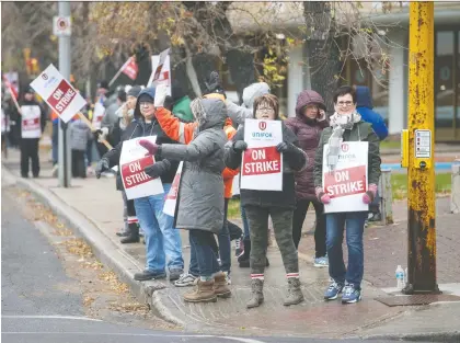  ?? BRANDON HARDER ?? Some of the 4,500 striking Unifor members walk a picket line Friday on Victoria Avenue near the Saskpower building.