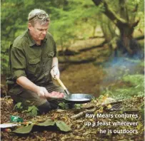  ??  ?? Ray Mears conjures up a feast wherever he is outdoors