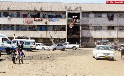  ?? Pic: Hilary Maradzika ?? The situation at Matapi flats in Mbare, Harare, is despicable as residents live in terrible conditions. Government has promised to rehabilita­te most old flats in the suburb, but only a few were repainted.