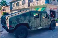  ?? ?? PERSONAL del Ejército y la Fiscalía estatal acudieron al domicilio en Temixco.