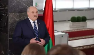 ?? ?? Le président du Bélarus a annoncé dimanche son intention de se représente­r à la prochaine élection présidenti­elle prévue l'an prochain.