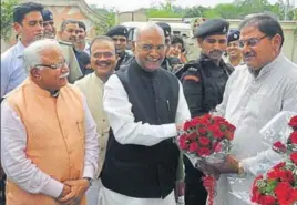  ?? KARUN SHARMA/ HT ?? NDA presidenti­al nominee Ram Nath Kovind (C) being welcomed by Haryana INLD leader Abhay Singh Chautala, as CM Manohar Lal Khattar looks on, in Panchkula on Thursday.