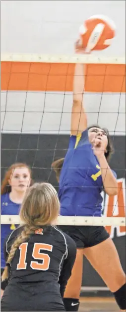  ?? Scott Herpst ?? Ringgold’s Adyson Stoner hits a shot over the net as LaFayette’s Malorie Durham looks on.