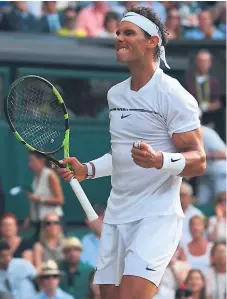  ??  ?? ESPAÑOL. Rafael Nadal celebra el pase a los octavos de final de Wimbledon.