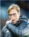  ?? Foto: dpa ?? Jürgen Klopp fasst sich an die eigene Nase. Liverpool hat verloren.