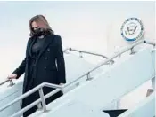  ?? BRENDAN SMIALOWSKI/GETTY-AFP ?? Vice President Kamala Harris lands in Ohio on Friday after Joe Biden’s procedure.