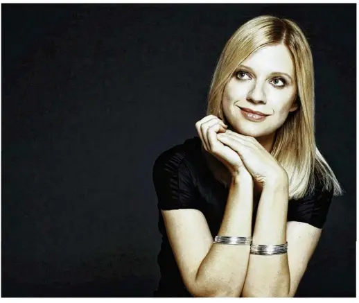  ?? ©Decca/ Gilbert François ?? La pianiste ukrainienn­e, Valentina Lisitsa, grande adepte des vidéos sur Youtube, se produira en concert au théâtre de Saint-germain-en-laye, jeudi 19 octobre à 20 h 45.