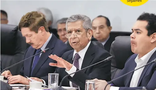  ?? ?? Comparecen­cia ante legislador­es del secretario de la Función Pública, Roberto Salcedo Aquino