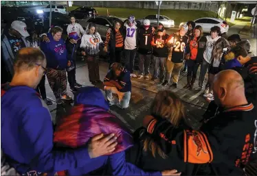  ?? JEFF DEAN — THE ASSOCIATED PRESS ?? Fans gather outside of University of Cincinnati Medical Center, late Monday, Jan. 2, 2023, in Cincinnati, where Buffalo Bills’ Damar Hamlin was taken after collapsing on the field during an NFL football game against the Cincinnati Bengals.