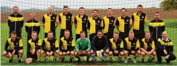  ?? Foto: Uta Wittke ?? Der Meister der Kreisliga A Iller, SV Beuren, hinten von links: Michael Schwer (Trainer), Wolfgang Kindermann (Betreuer), Timo Felser, Andreas Stetter, Simon Glogger, Kevin Klug, Patrick Sauter, Johannes Maurer, Thomas Schwer (Spielertra­iner), Gerhard...