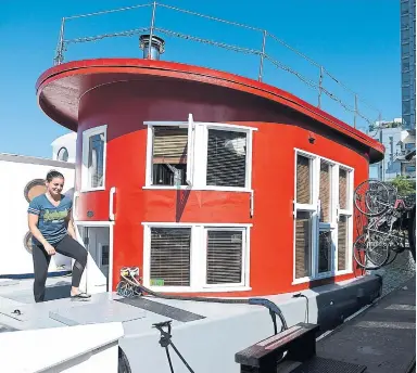  ?? JENNIFER GAUTHIER PHOTOS FOR STARMETRO ?? Angela Johnson lives aboard Caribou, a 450-square-foot, two-floor floating home docked in Vancouver’s Coal Harbour.