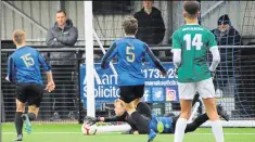  ??  ?? Right, Ashford celebrate their Division 2 title success following victory over West Farleigh on Saturday