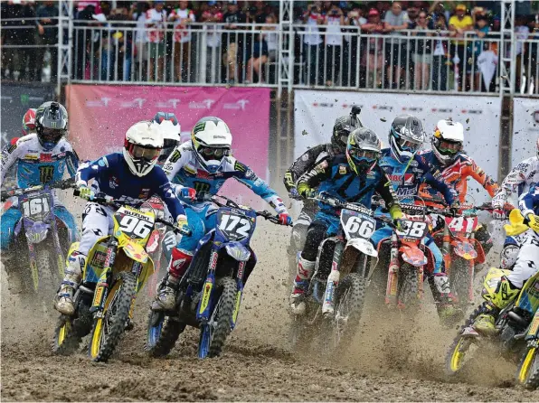  ??  ?? Le championna­t MX2 est plus ouvert que jamais. Trois vainqueurs de manches sur les quatre premières disputées, deux leaders différents au classement provisoire après deux GP. Pourvu que ça dure !