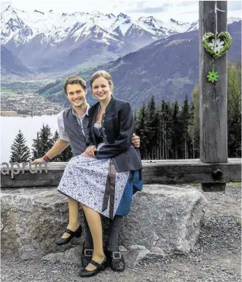  ?? BILD: SN/PRIVAT ?? Matthias Zehentner und seine Freundin Katharina Fritzenwan­ker suchen einen Milchviehh­of.