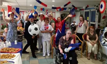  ?? (Photo M. G.) ?? Quelle ambiance à la maison de retraite L’Atrium devant le match des Bleus !