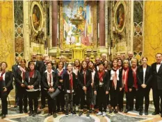  ?? Foto: Wolfgang Härtl ?? Der Neuburger Kirchencho­r war mehrere Tage auf Pilgerreis­e in Rom und umrahmte dabei unter anderem eine Messe im Petersdom.