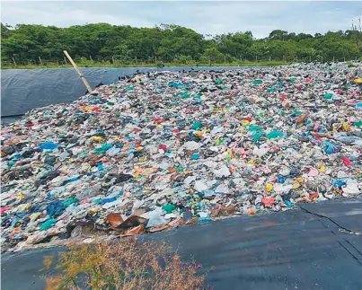  ?? / Unidad de Servicios Públicos Domiciliar­ios de Leticia ?? Durante el último año, la Fundación Amazonas Sin Límite logró evacuar más de cien toneladas de basura.