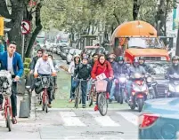  ?? ROBERTO HERNANDEZ/ ?? Como respuesta al tráfico y los embotellam­ientos, en la Ciudad de México, son cada vez más los usuarios de vías alternas de transporte /