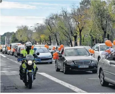  ?? JUAN CARLOS VÁZQUEZ ?? Manifestac­ión del pasado domingo, en vehículos por Sevilla, contra la ley Celaá.