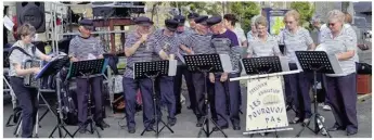  ??  ?? Les Pourquoi pas, habitués de la fête de la musique de Plouasne.